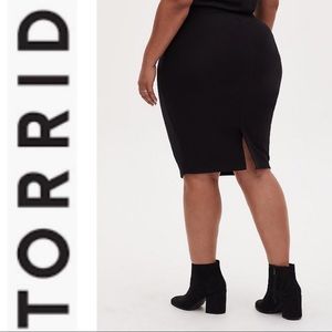 Torrid Pencil Skirt - Black Size 22